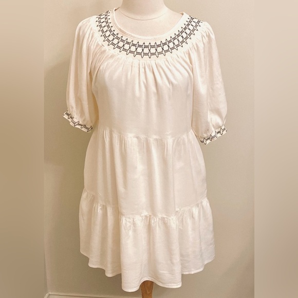 Old Navy Dresses & Skirts - 2/$30 Old Navy Cream Smocked Embroidered Short Puff Sleeves Tiered Mini Dress S